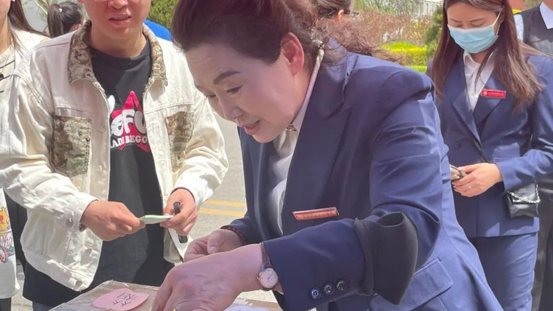 文化传媒公司岗位排名：揭秘行业高薪岗位与晋升路径**